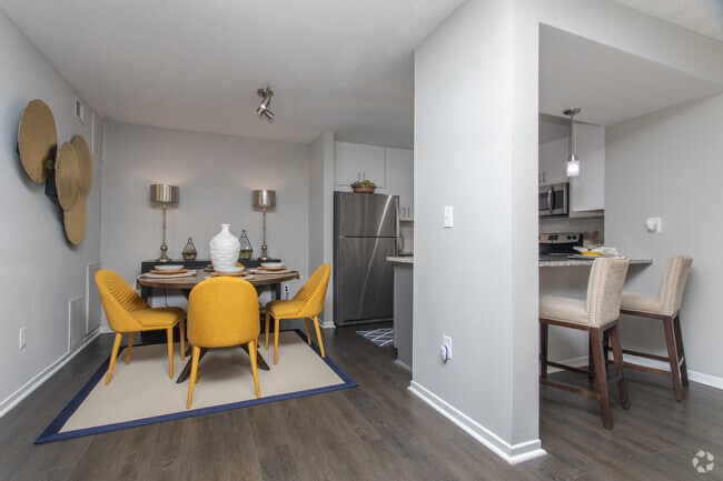 2BR, 2BA - 1210SF - Arden Vue