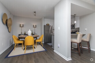 2BR, 2BA - 1210SF - Arden Vue