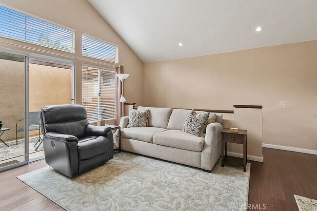 Building Photo - 9 Silvertide Dr