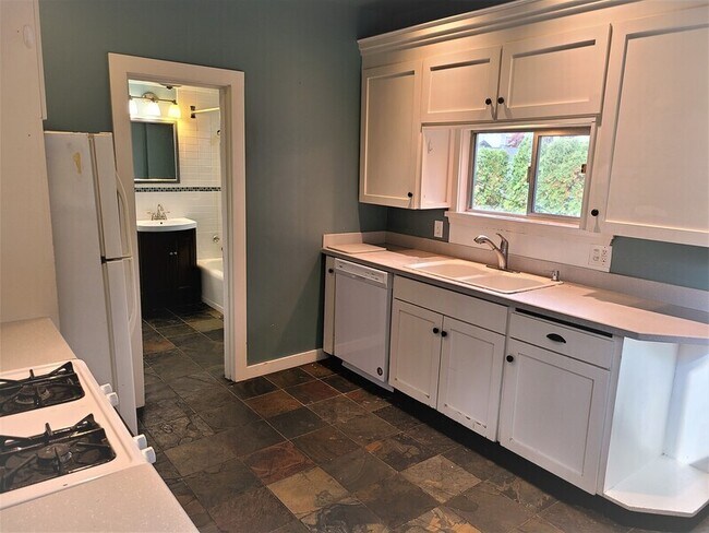 Photo - 2612 S Grand St House