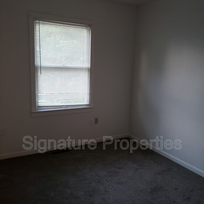 Building Photo - 1512 Lakeview Ave