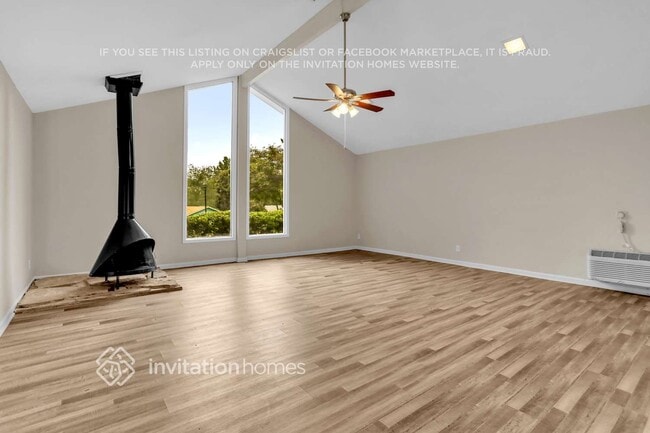 Foto del edificio - 5388 Golfcrest Cir