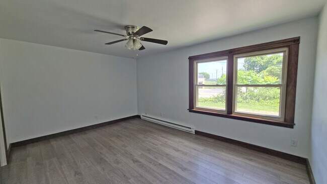 Foto del edificio - 1204 Salt Springs Rd