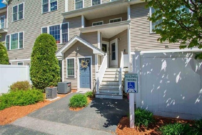Building Photo - 1 Maple Ridge Dr