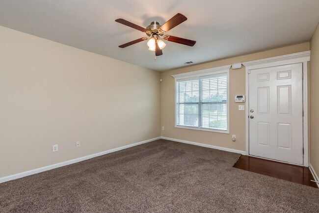 Building Photo - 5792 Castlebrook Dr