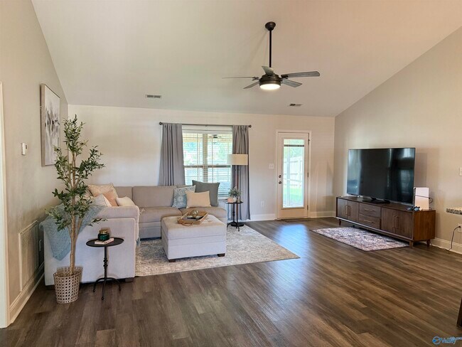 Building Photo - 302 Healey Dr
