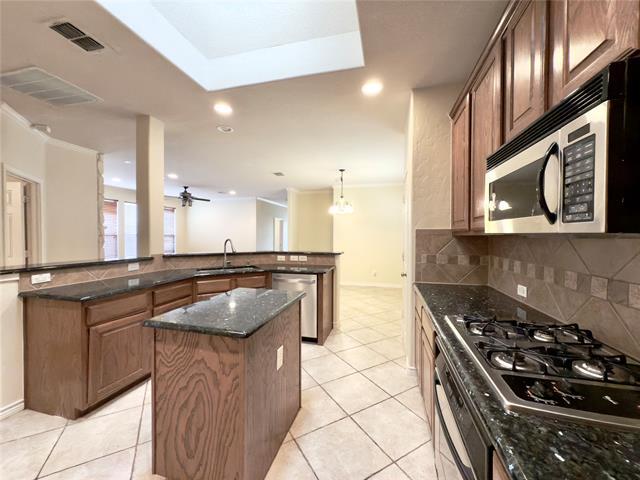 Foto del edificio - 7917 Creek View Dr