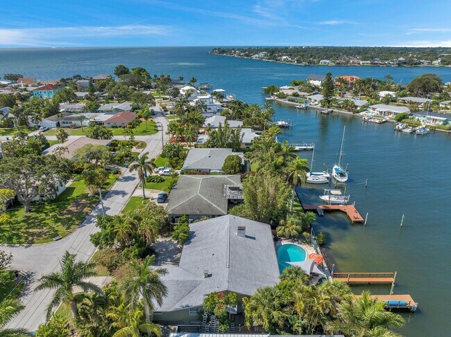 Foto del edificio - 2385 W Bay Isle Dr SE