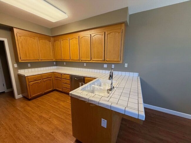 Foto del edificio - Updated Townhouse in Clayton Available for Lease now!