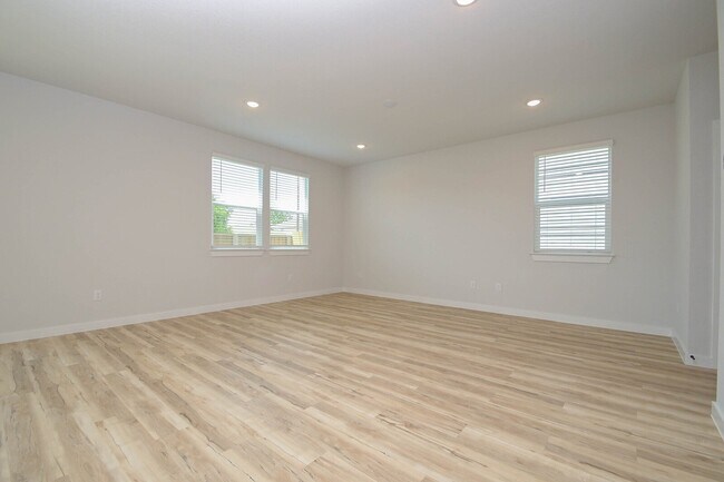Building Photo - 5935 W Hausman Rd