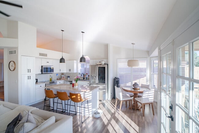 Building Photo - 1721 W Jupiter Way