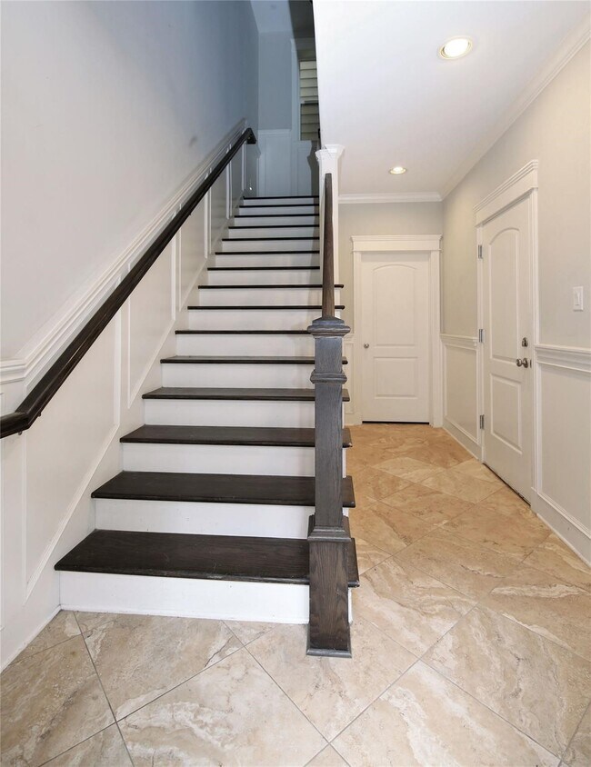 Foto del edificio - 2114 Bidwell Dr