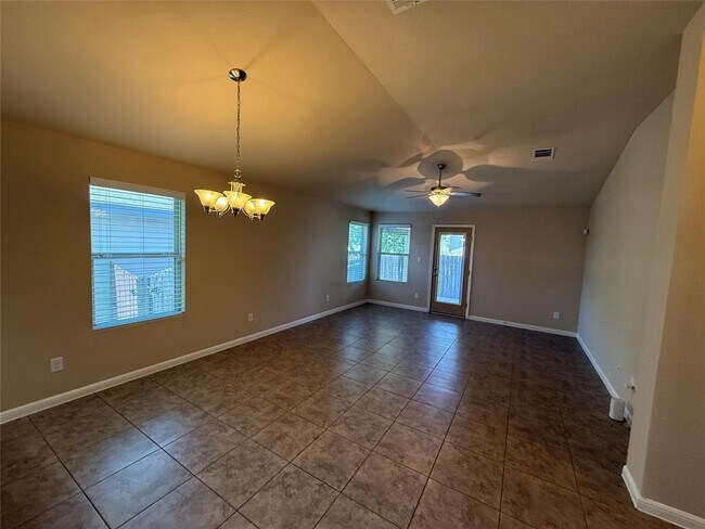 Building Photo - 206 Anacua Loop