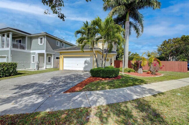 Foto del edificio - 3165 NE 3rd Dr