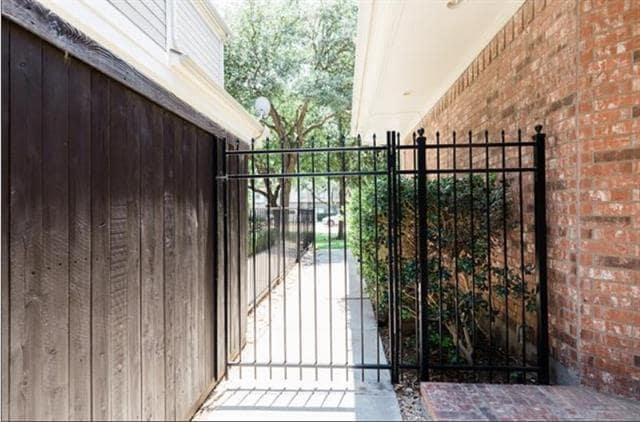 Building Photo - 4525 W University Blvd