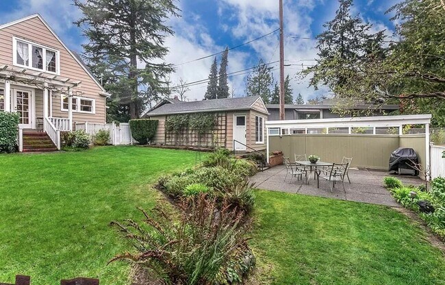Building Photo - Seward Park Home