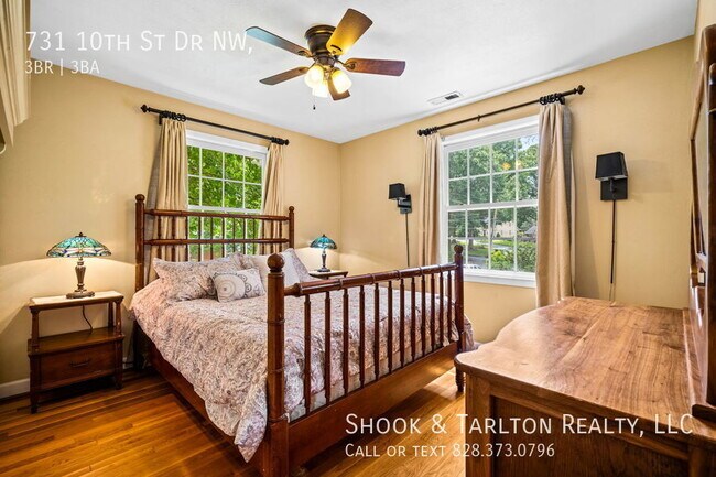 Foto del edificio - 731 10th St Dr NW