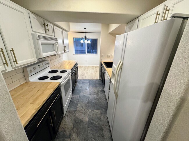 Kitchen - 7059 Fairweather Park Loop