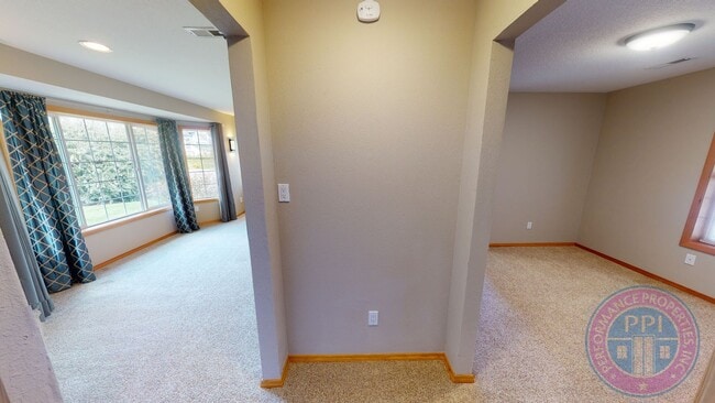 Building Photo - Wilsonville - Beautiful, Central Air, Rec ...