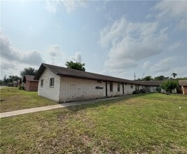 Building Photo - 2421 W Tamarack Ave