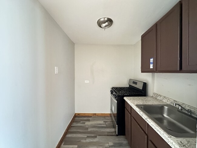 Building Photo - 6710 S Claremont Ave