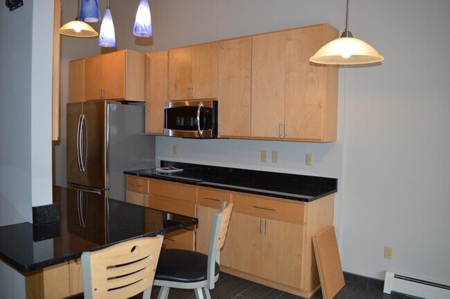 Foto del edificio - 6245 Charing Cross Ln