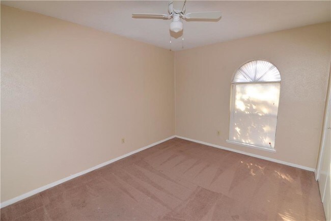 Building Photo - 805 Cambridge Dr