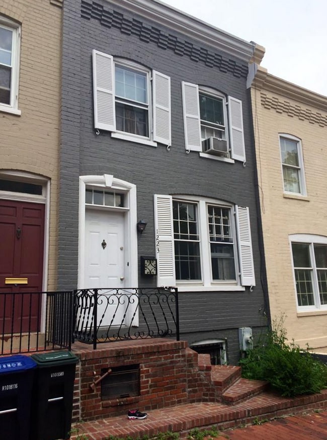 Foto del edificio - 1223 33rd St NW