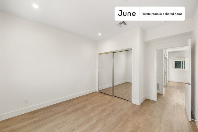 Foto del edificio - Private bedroom in 4 bed/4 bath Home