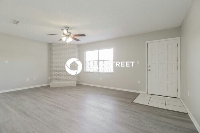 Foto principal - 2 Bedroom Pet-Friendly Home in Palm Bay, F...