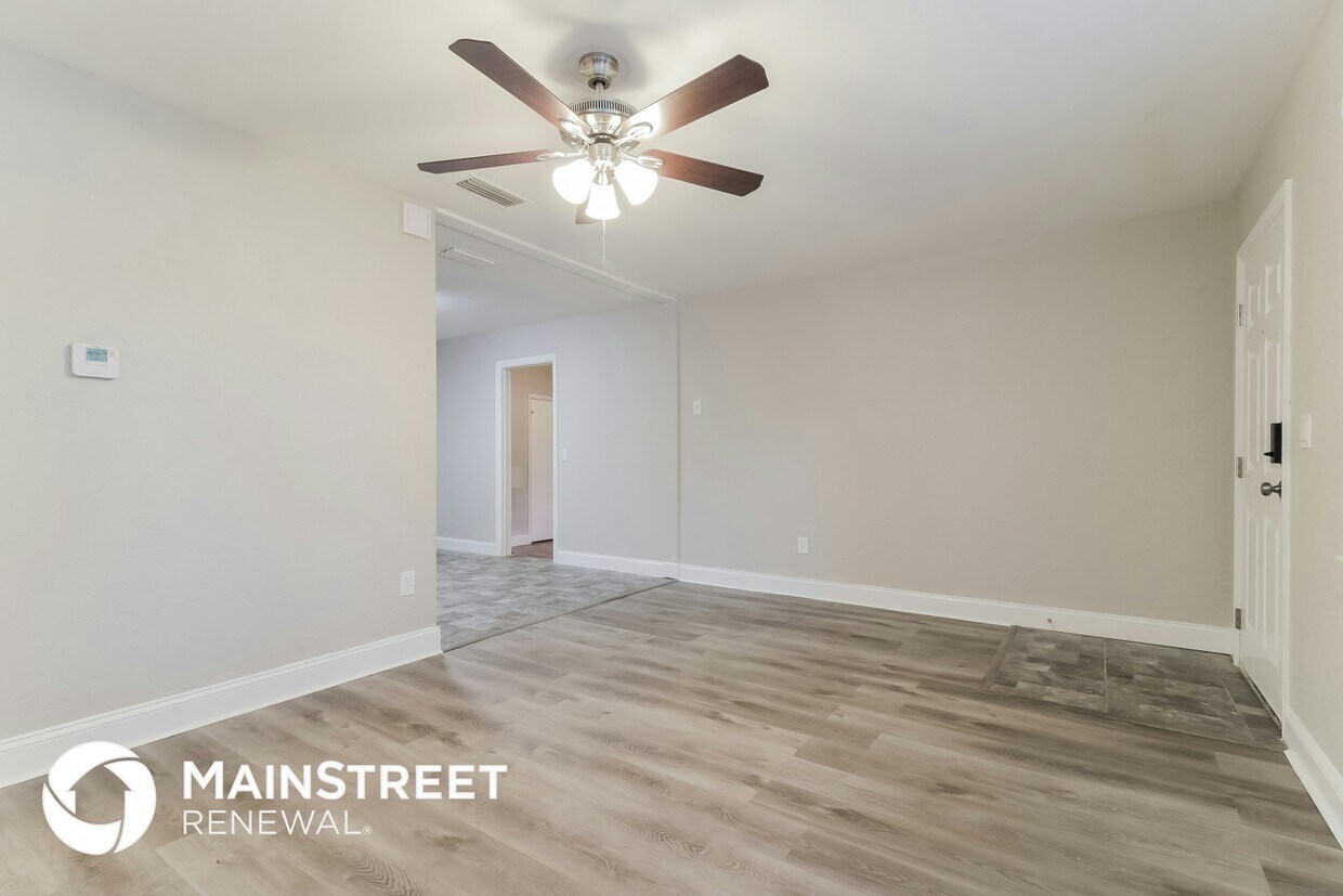 Foto principal - 1308 S Locust Ave