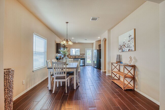 Foto del edificio - Westside area for Short or Long Term Rental(Completely Furnished) Beautiful 3 bed/2.5 baths