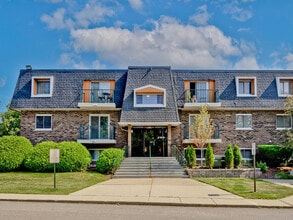 Building Photo - 3849 N Parkway Dr
