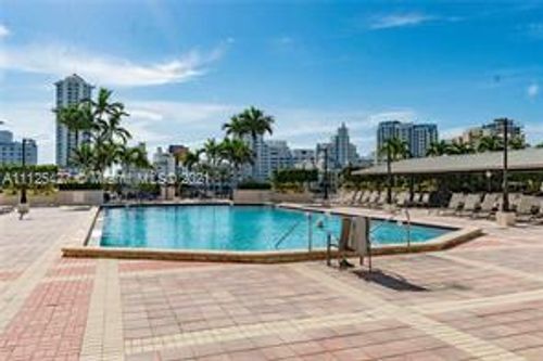 Foto del edificio - 4101 Pine Tree Dr