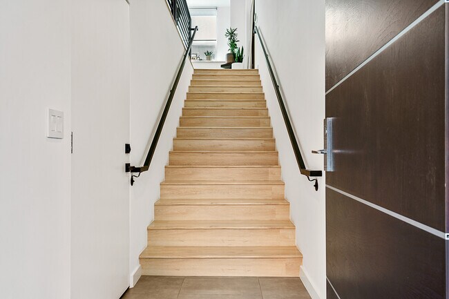 Foto del edificio - 6066 Pickford St