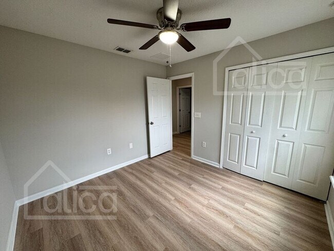 Foto del edificio - 11550 Pleasant Creek Dr