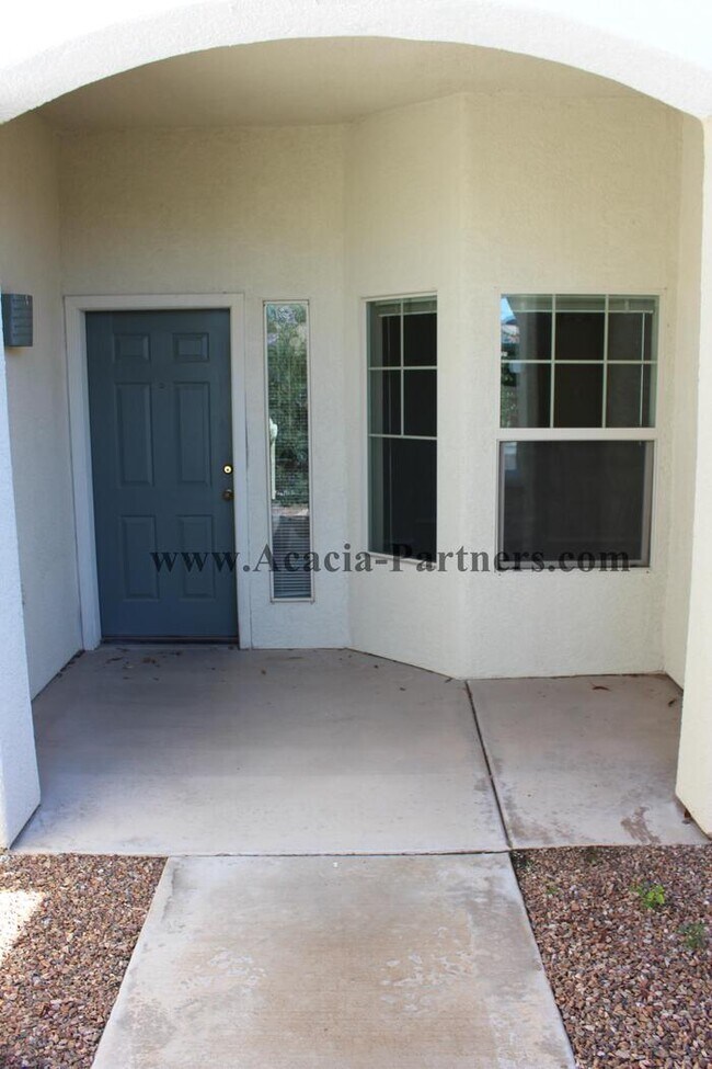 Building Photo - 3 Bedroom 2 Bathroom in Continental Ranch