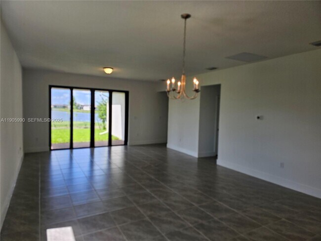 Foto del edificio - 5088 Nevola Ave