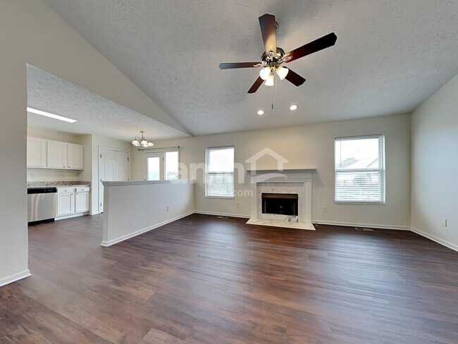 Foto del edificio - 1266 Poplar Hill Dr