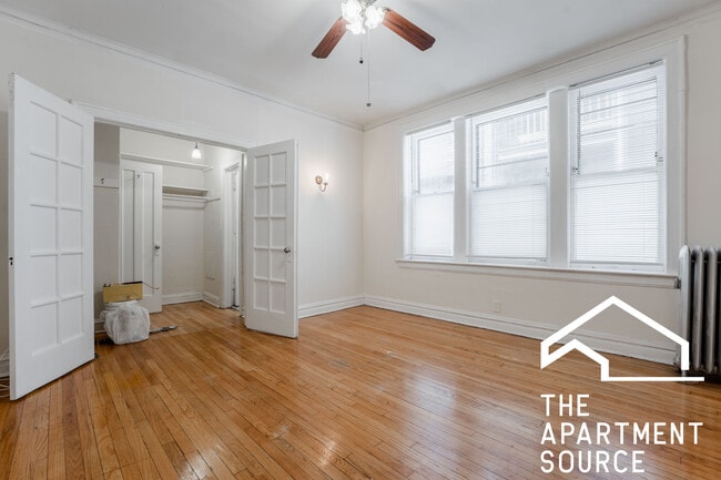 Photo - 432 W Surf St Apartment