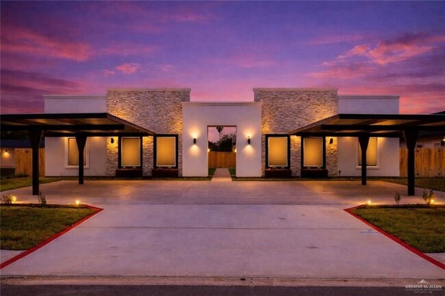 Building Photo - 17 Selena St