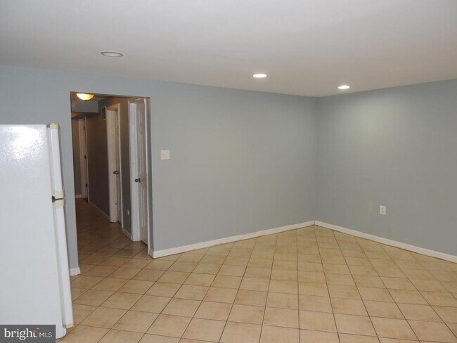 Building Photo - 2915 Pheasant Ln