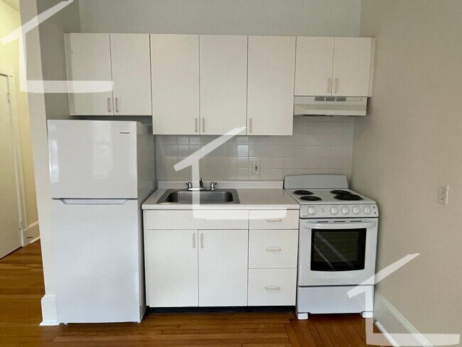 Foto del edificio - Large Studio Available 6/1/26