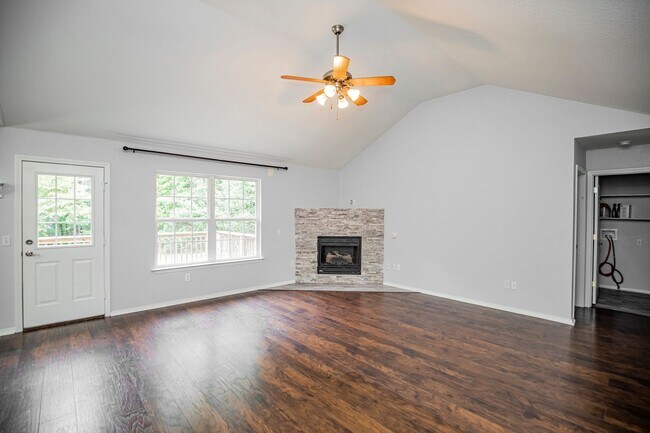 Building Photo - ***1st Months Rent Paid ***