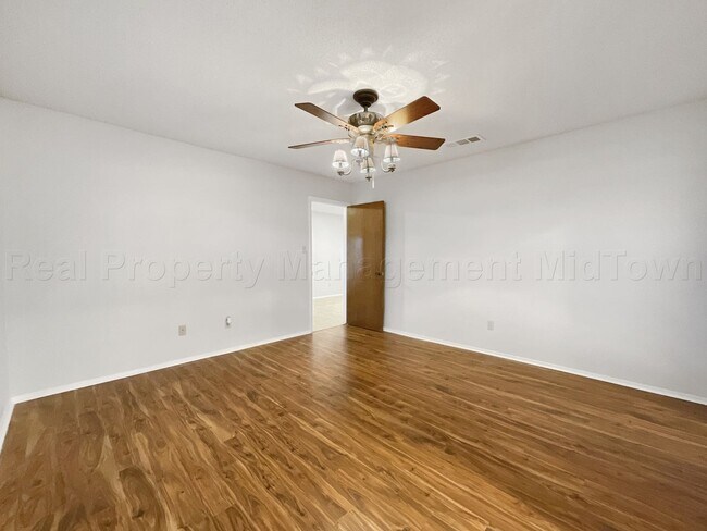 Foto del edificio - 841 S Atkerson Ln