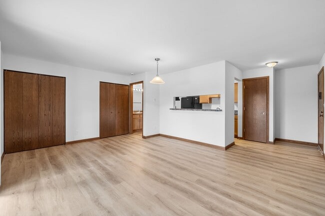 Building Photo - RENT SPECIAL - RENOVATED Lower Studio Apartment Available NOW