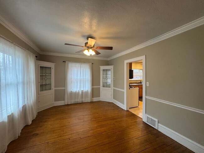 Foto del edificio - Three Bedroom Home Located in University H...