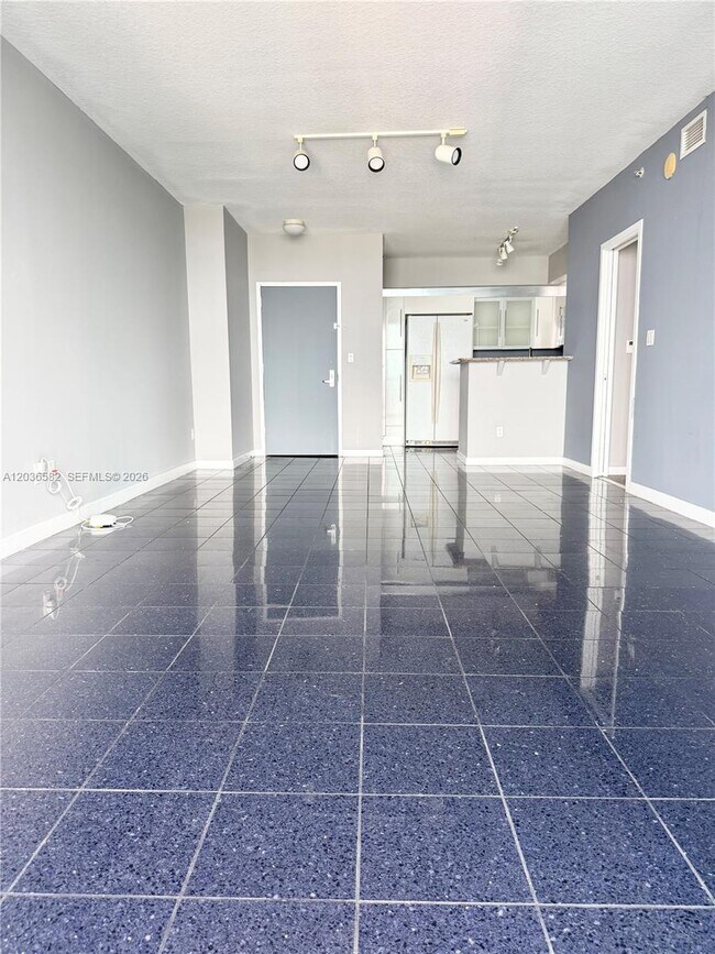 Foto del edificio - 335 S Biscayne Blvd