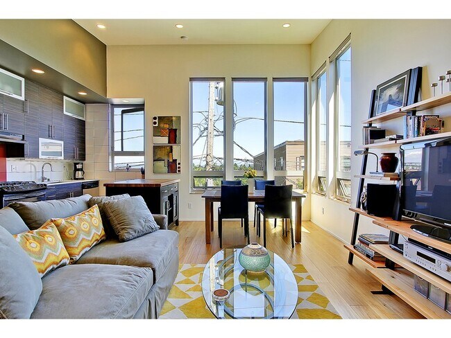 Building Photo - Modern 2 Bed + Den Madison Valley Townhouse!