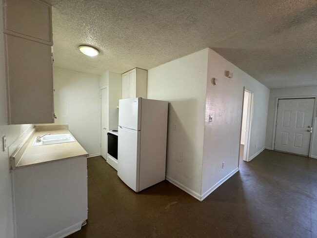Building Photo - 505 Sunset Ln